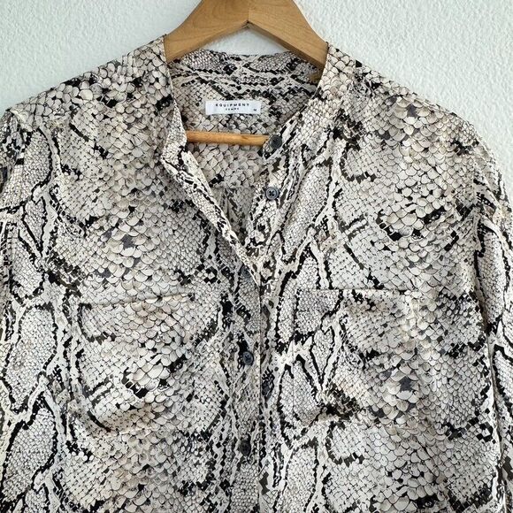 Equipment Shirt Top Womens Size M Snake Print Long-Sleeve Button Silk Blouse - Picture 3 of 10